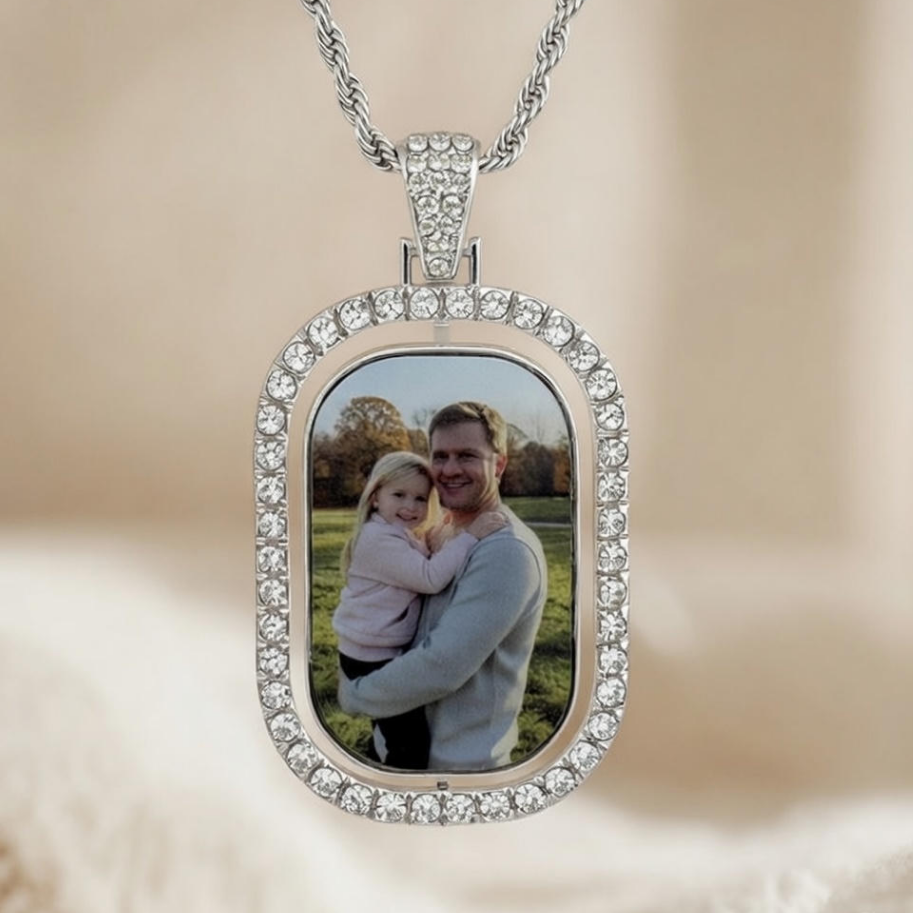 The Royal Oval Rotating Pendant