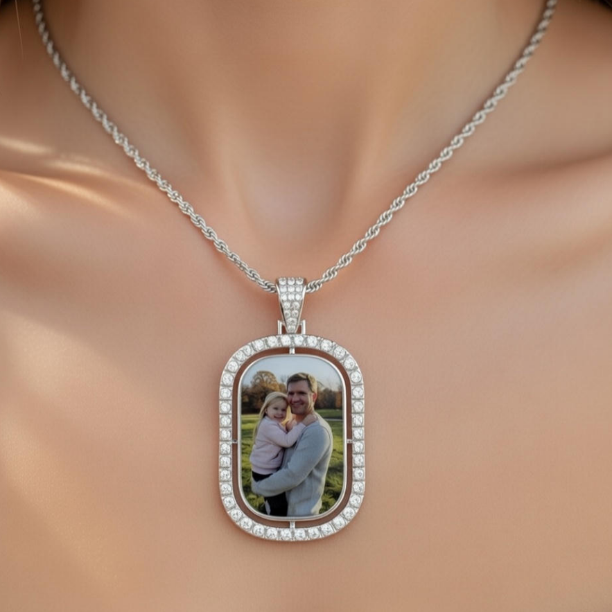 The Royal Oval Rotating Pendant